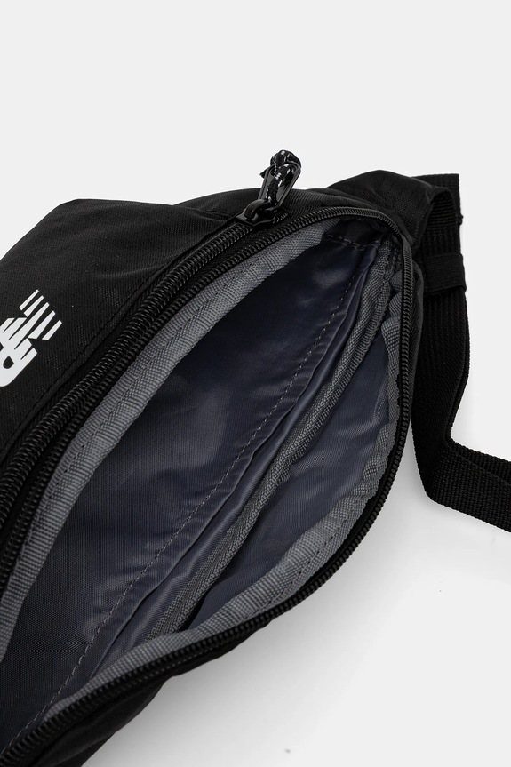 New Balance övtáska fekete LAB51902BK