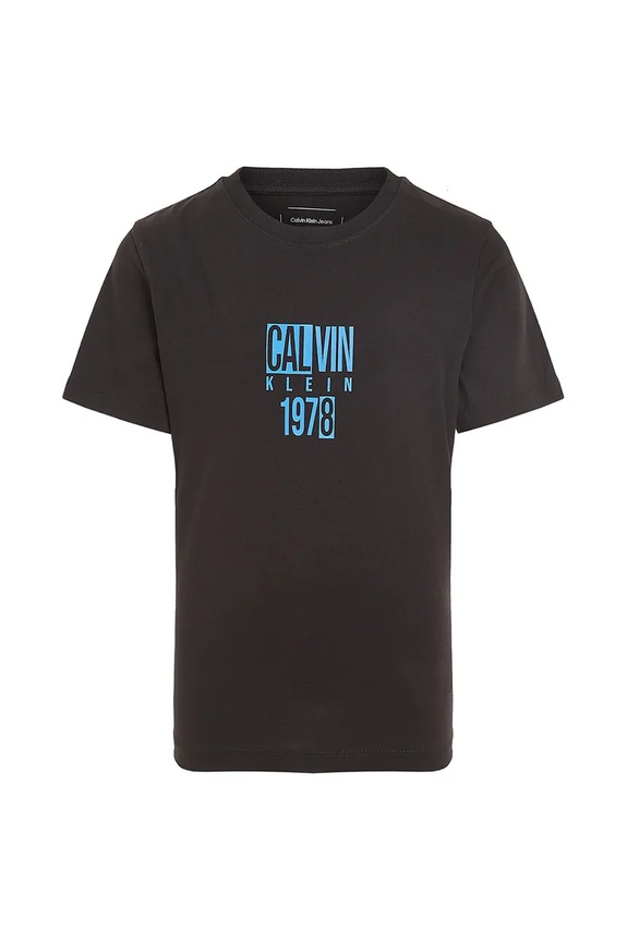 Παιδικό βαμβακερό μπλουζάκι Calvin Klein Jeans IB0IB02456.128.176.PPYA μαύρο SS25