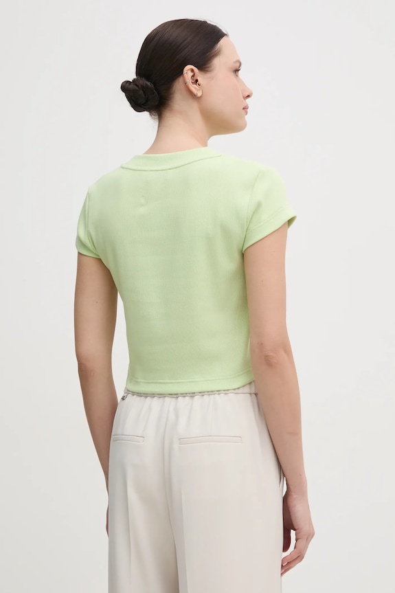 Abbigliamento Calvin Klein Jeans t-shirt da donna LV047AB802 verde