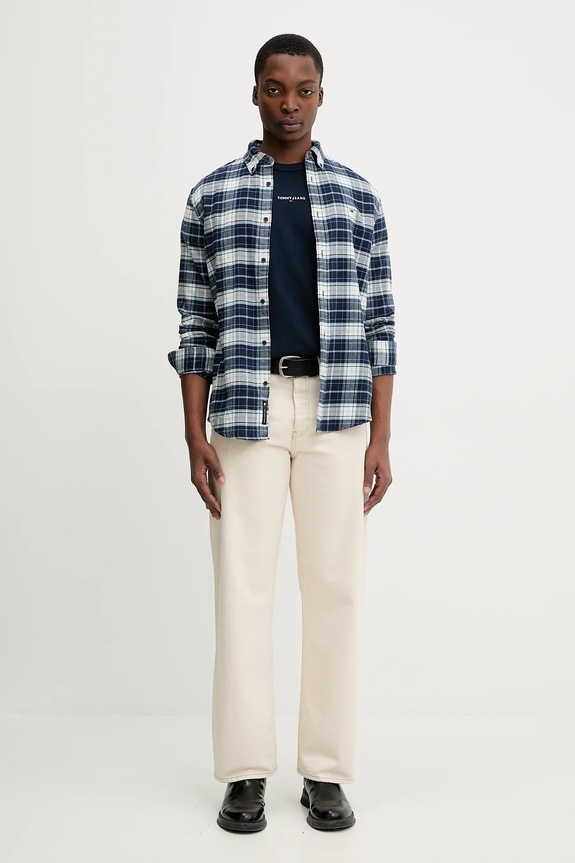 Bavlnené tričko Tommy Jeans DM0DM21110 tmavomodrá SS26