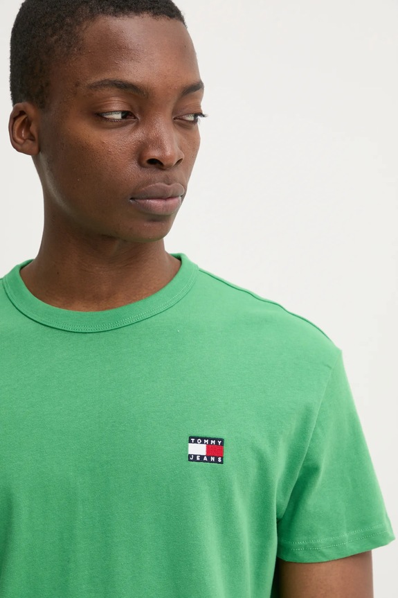 Ruházat Tommy Jeans férfi pamut T-shirt DM0DM20322 zöld
