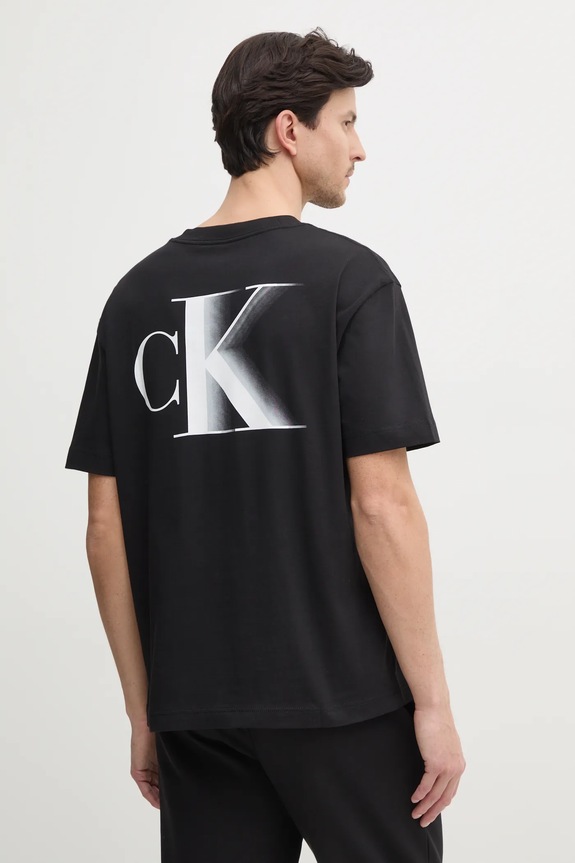 Bombažna kratka majica Calvin Klein Jeans Okrogel črna J30J327475