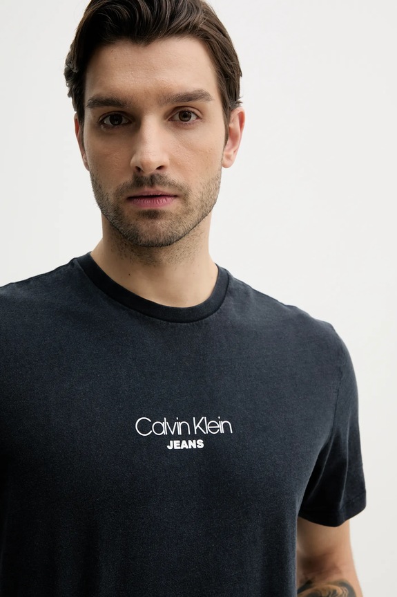 Βαμβακερό μπλουζάκι Calvin Klein Jeans σκούρο μπλε LV04RB824G
