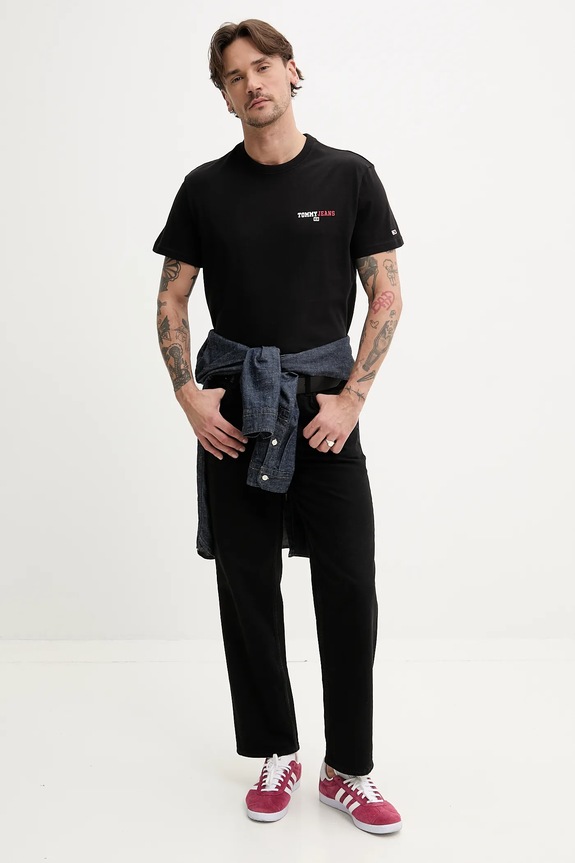 Bavlněné tričko Tommy Jeans DM0DM20815 černá SS25