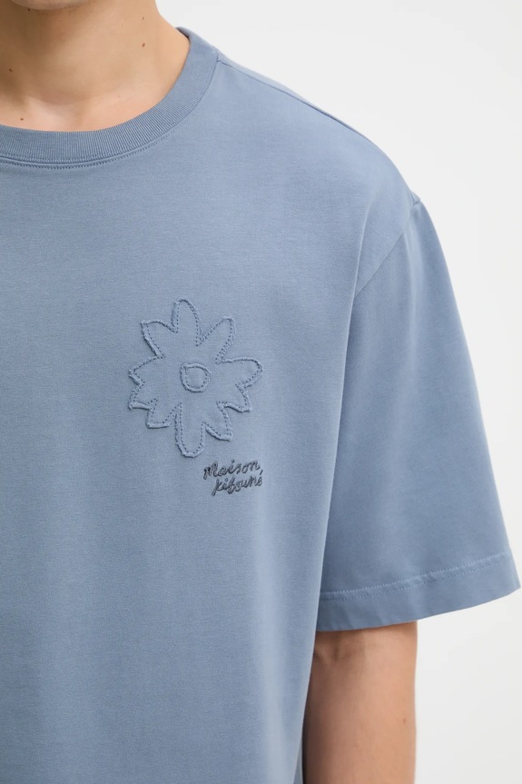 Bavlnené tričko Maison Kitsuné Crafted Daisy Oversize modrá OM00124KJ7020