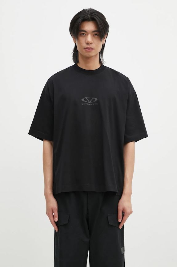 VETEMENTS cotton t-shirt Oval Logo Cropped Boxy relaxed black UA66TR600BB