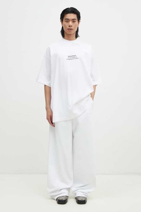 Памучна тениска VETEMENTS All You Need Oversized UA66TR690W бял