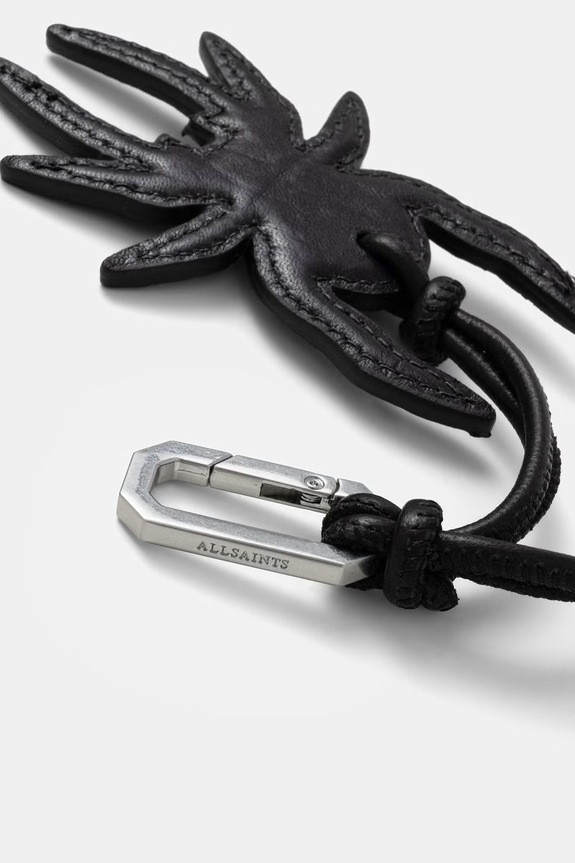 Kožni privjesak AllSaints SPIDER W124XE crna SS26