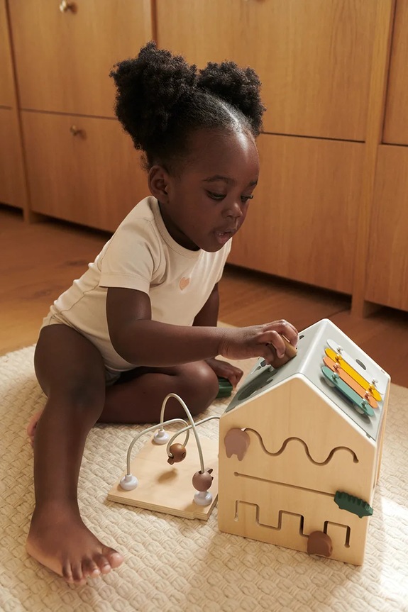 Liewood drvena igračka za djecu Lucas Activity Cube šarena LW20544.PPY2