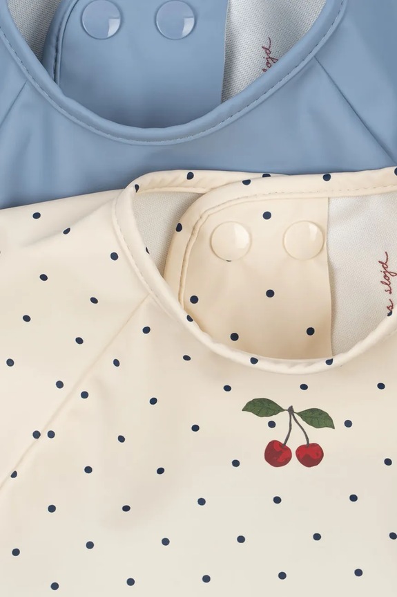 Konges Sløjd śliniak niemowlęcy 2 PACK DINNER BIB WITH SLEEVES 2-pack KS104583.PPY2 niebieski SS26