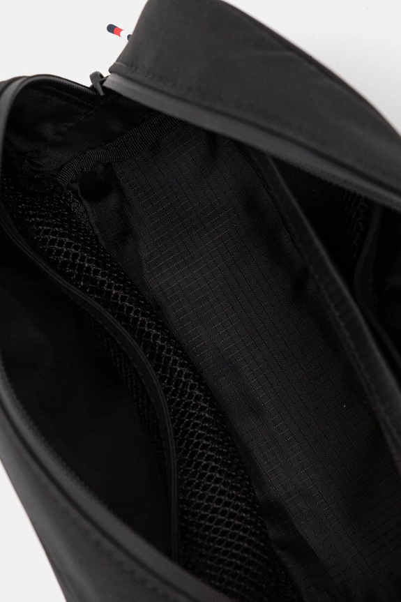 Kozmetična torbica Tommy Hilfiger AM0AM13950 črna