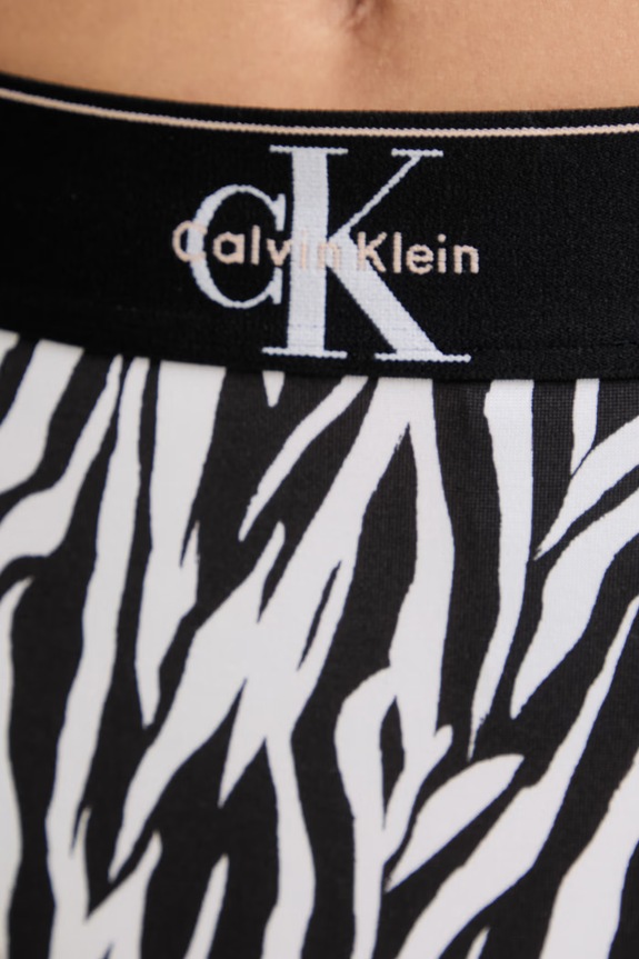 Calvin Klein Underwear tanga pentru femei negru LV00QF8813