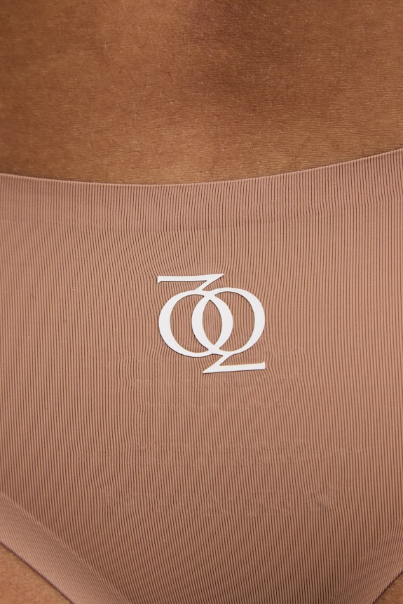 Oblečení GOD SAVE QUEENS tanga dámské ULTIMATE THONG GSQ.142.124 béžová