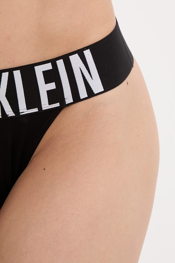 Calvin Klein Underwear tanga dámské černá LV00QF8752