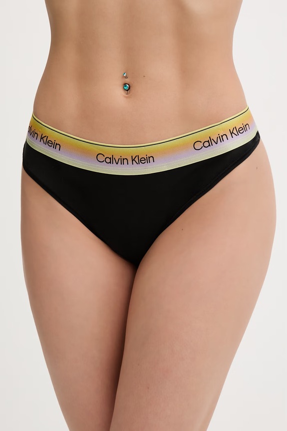 Calvin Klein Underwear tangá dámske s bavlnou čierna LV00QF8875