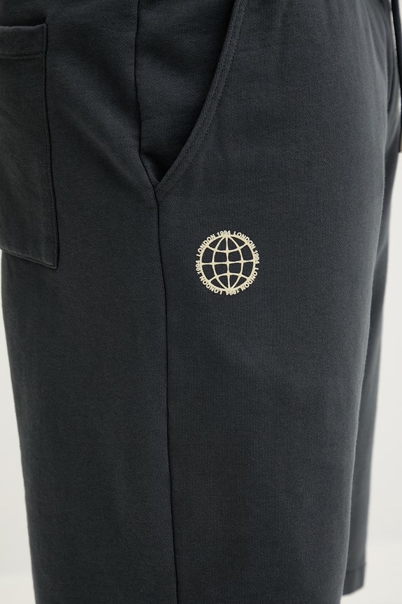 AllSaints pantaloni scurți din cașmir EMBLEM gri M070TE