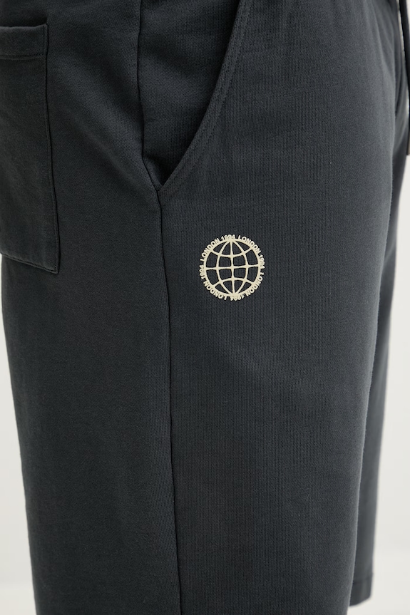 AllSaints pantaloni scurți din cașmir EMBLEM gri M070TE