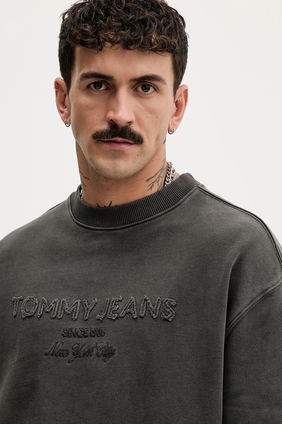 Pamučna dukserica Tommy Jeans siva DM0DM22363