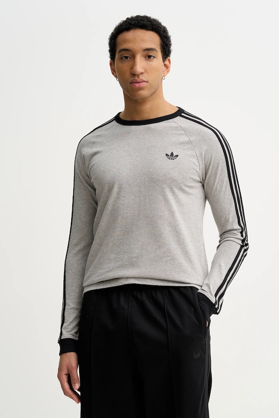 Bombažna majica z dolgimi rokavi adidas Originals Brez vzorca siva KE3542
