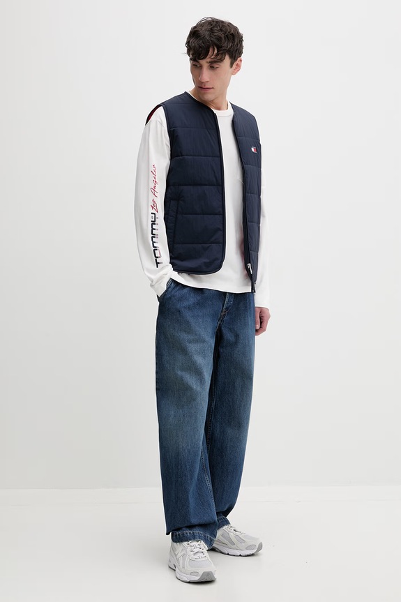 Tommy Jeans tričko s dlhým rukávom pánske bavlnené DM0DM22540 béžová SS26