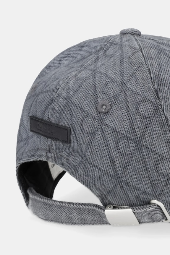 Džínsová šiltovka Calvin Klein LV04F5042G sivá SS26
