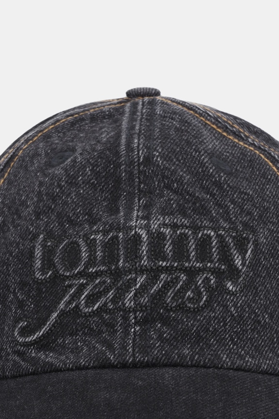 Tommy Jeans șapcă de baseball din denim AW0AW18512 negru SS26