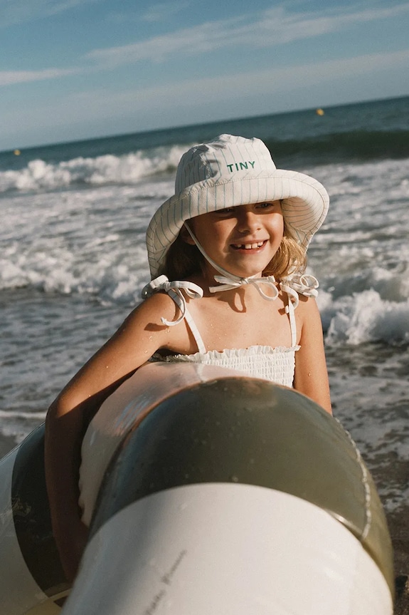 Tinycottons palarie copii CYAN FINE STRIPES BUCKET HAT alb SS26.454