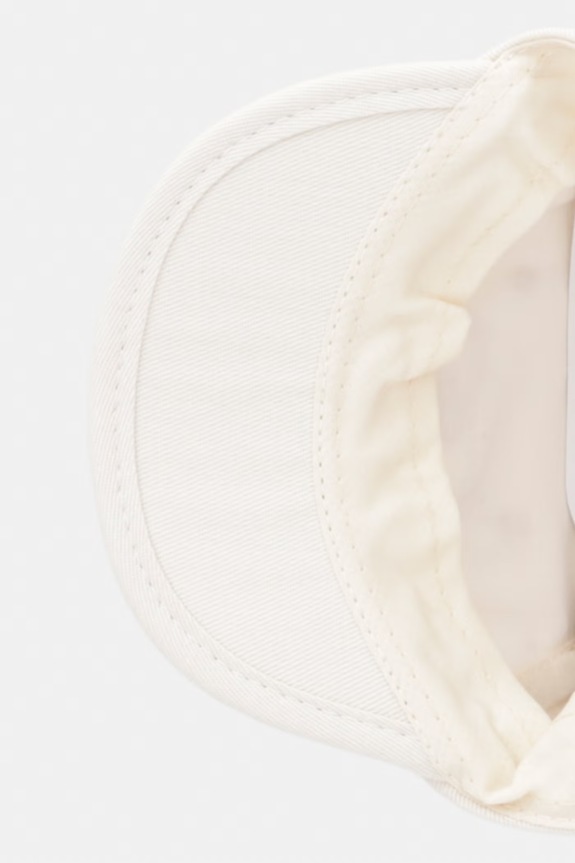 Mayoral Newborn czapka z daszkiem bawełniana dziecięca beżowy 9075.1P.Newborn.PPY2