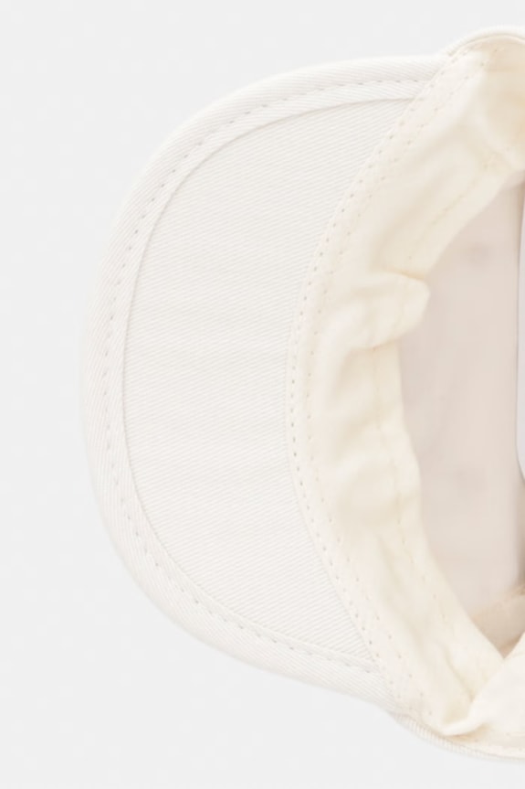Mayoral Newborn czapka z daszkiem bawełniana dziecięca beżowy 9075.1P.Newborn.PPY2