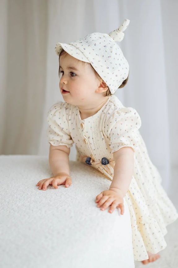 Jamiks dziecięca bawełniana czapka z daszkiem BRIZI beżowy BRIZI.o.Nak.gl.JLI105.K