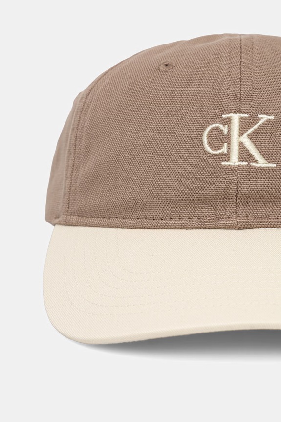 Calvin Klein bejzbalová čiapka pánska bavlnená LV04D5089G béžová SS26