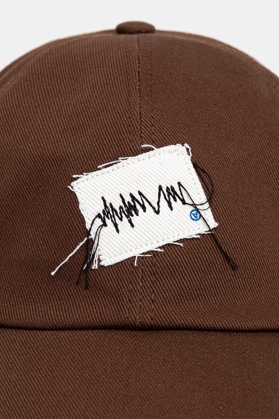 Ader Error kšiltovka bavlněná pánská BN23FYHW0201BR hnědá SS26