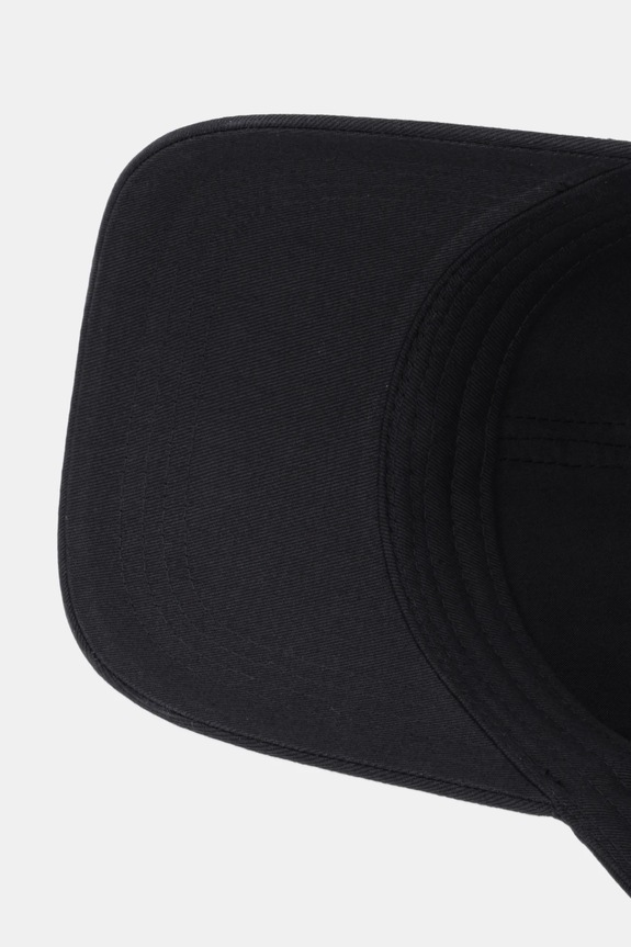 Памучна шапка с козирка Karl Lagerfeld IKON черен B1W33018