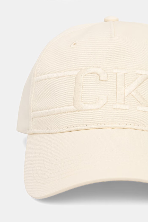 Calvin Klein czapka z daszkiem bawełniana LV04D5084G beżowy SS26