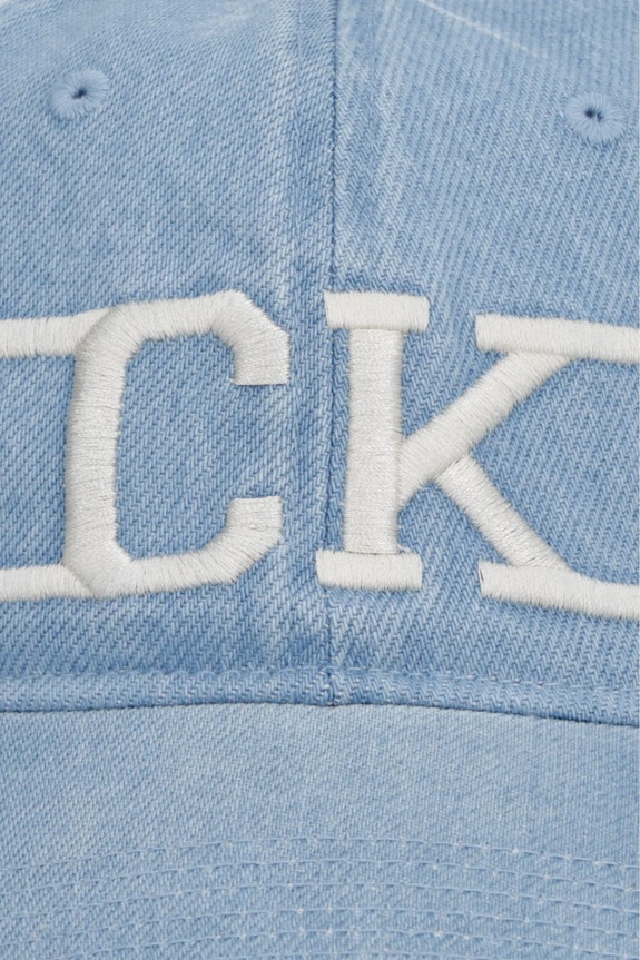 Calvin Klein baseball kapa bombažna LV04D5117G modra SS26
