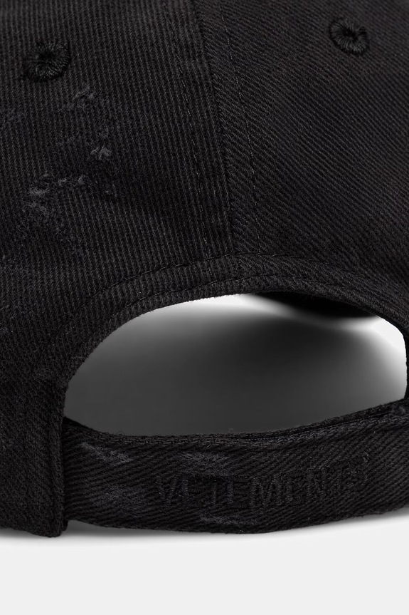 VETEMENTS cotton baseball cap Friday Distressed black UE76CA326B