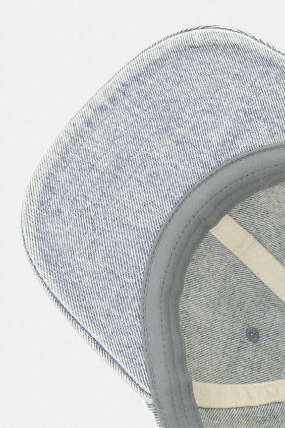 Levi's czapka z daszkiem jeansowa RELAXED DAD HERITAGE niebieski 000A9.0029