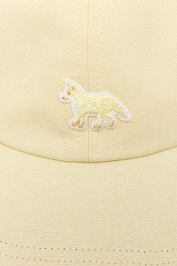 Bavlněná baseballová čepice Maison Kitsuné Baby Fox OW06108WB0026 žlutá SS26