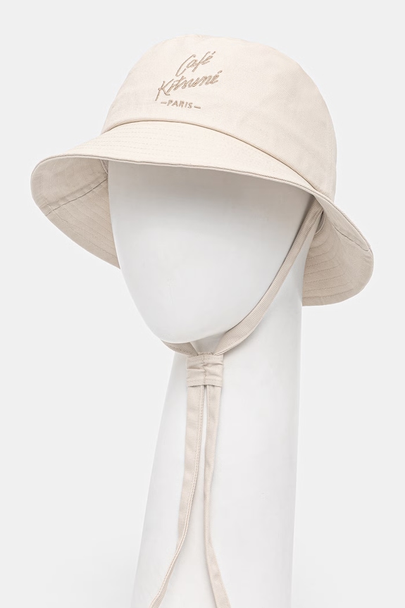 Café Kitsuné cotton hat applique beige QU06101WA0035