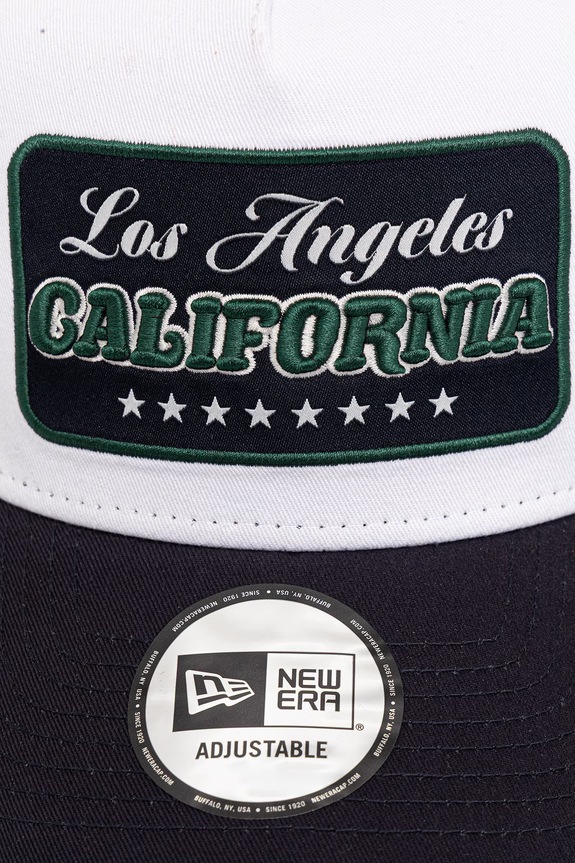 New Era șapcă LOCATION PATCH TRUCKER 60771857 bleumarin SS26