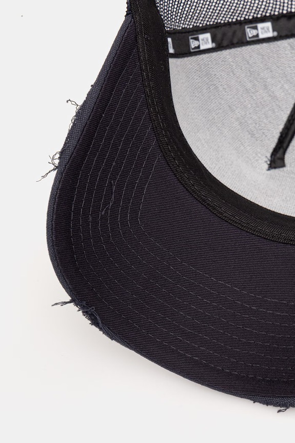 New Era șapcă OVAL CANVAS DISTRESS TRUCKER bleumarin 60771801