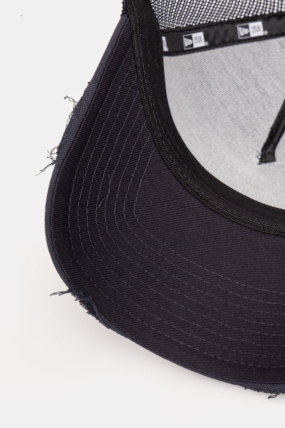 New Era șapcă OVAL CANVAS DISTRESS TRUCKER bleumarin 60771801