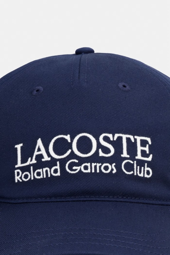 Lacoste čiapka so šiltom bavlnená RK0378 tmavomodrá SS26