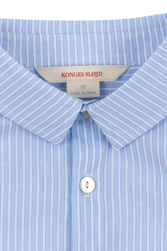 Konges Sløjd koszula bawełniana dziecięca WES SHIRT GOTS niebieski KS105135.PPY2