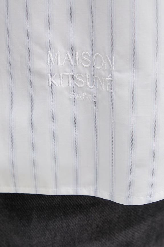 Maison Kitsuné košeľa bavlnená pánska biela QM00423WC5090