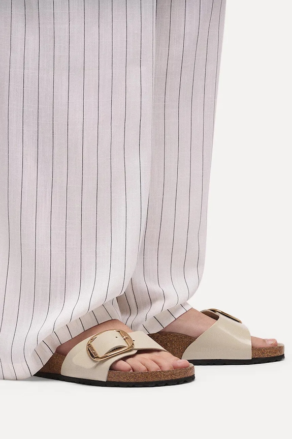 Birkenstock šľapky na plochom podpätku dámske kožené Madrid Big Buckle 1031823