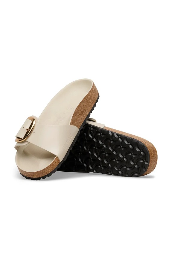Birkenstock šľapky na plochom podpätku dámske kožené Madrid Big Buckle béžová 1031823