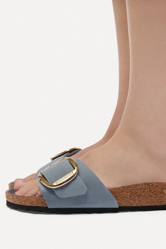 Birkenstock papuci cu toc plat pentru femei, din nubuc Madrid Big Buckle 1032090
