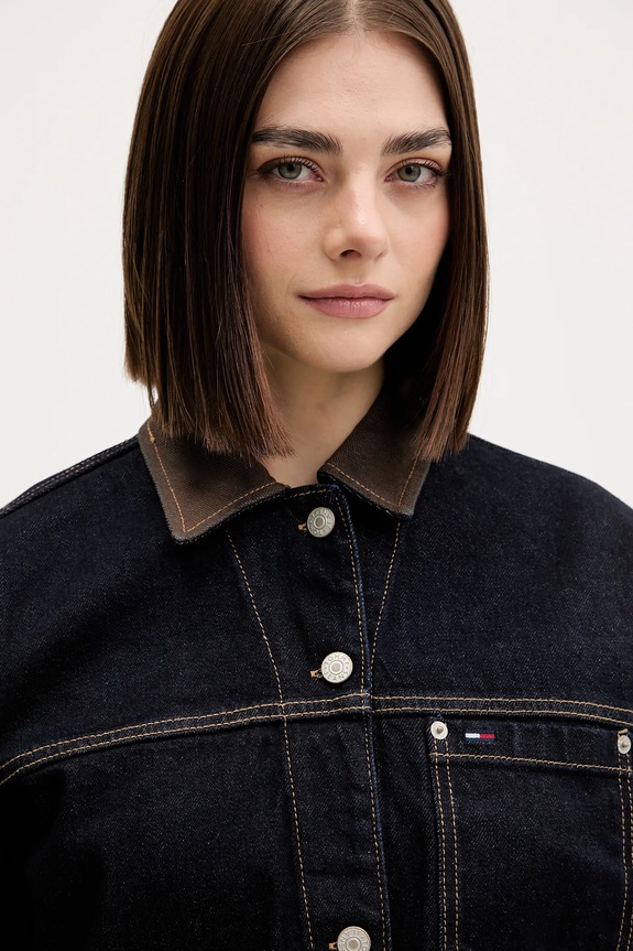 Rifľová bunda Tommy Jeans tmavomodrá DW0DW21981