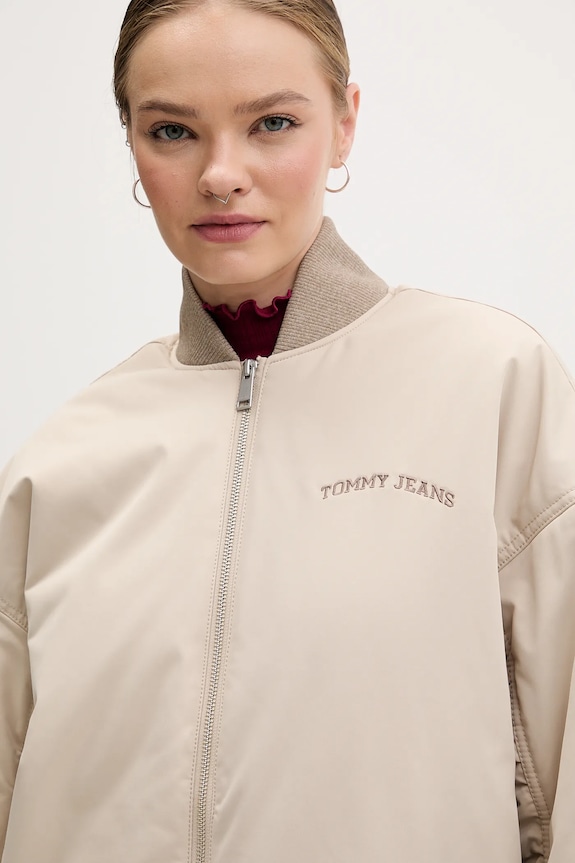 Яке бомбър Tommy Jeans бежов DW0DW22044